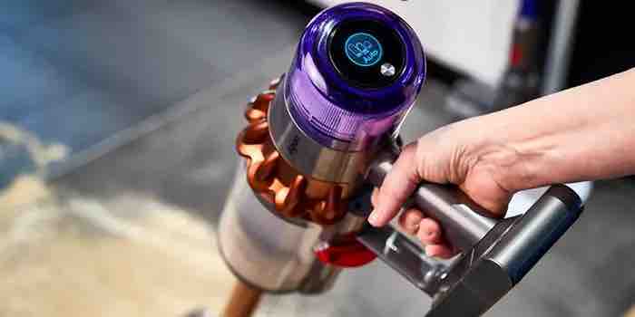 Dyson V11 Torque Easily Picks up Cat Kibble, Hair, and Dust
