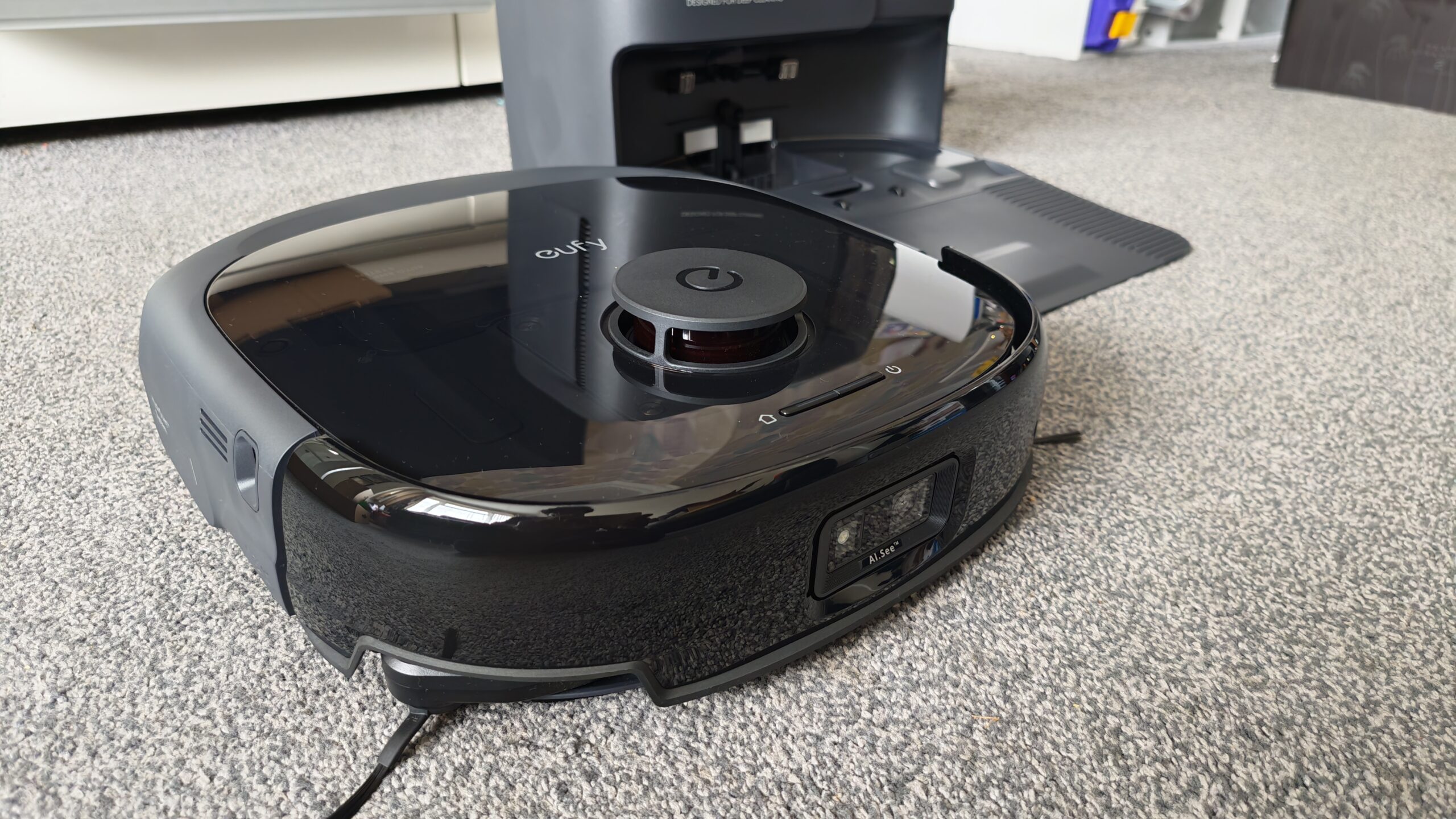 CRISP. Tech - Eufy E25 Review: The Best Vacuum Cleaner You’ll (Almost) Never Touch