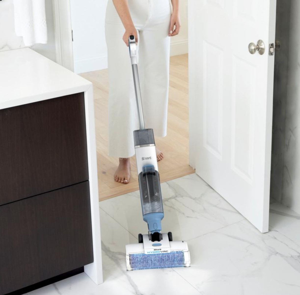 Shark HydroVac Pro XL WD210 - cordless, one-pass vacuum/mop (cleaning review)