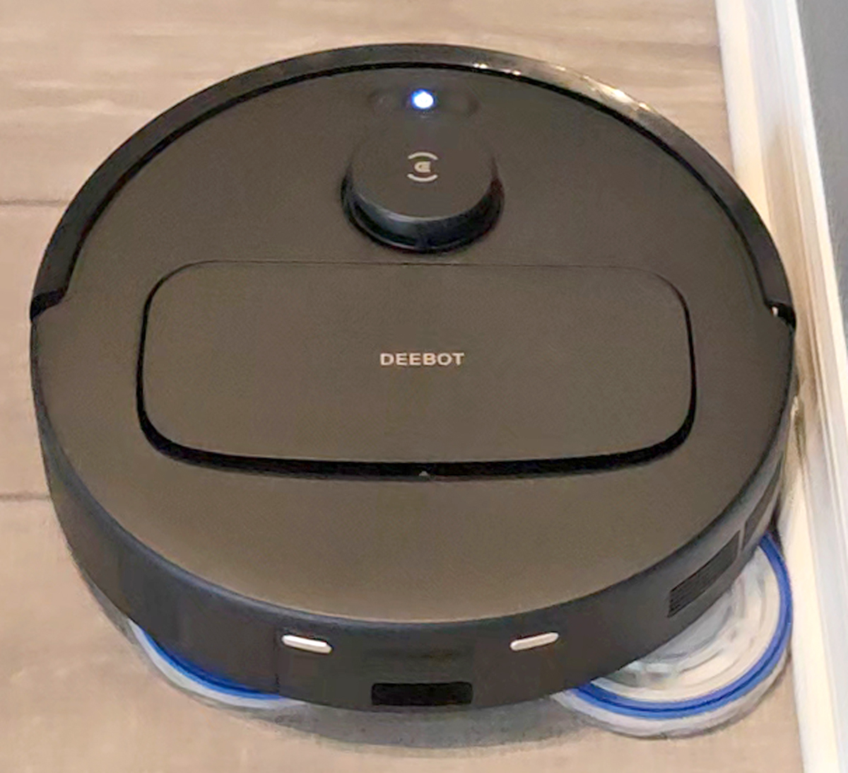 Ecovacs DEEBOT N30 OMNI Robot Vacuum and Mop review - The Edge of Cleaning?