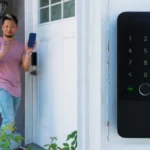 Is This The Best Smart Lock for iPhone? The Aqara U400 + Thermostat Hub W200